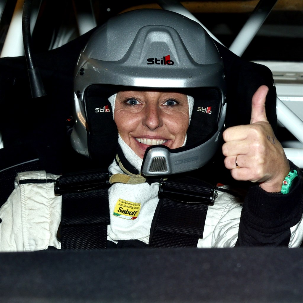 Rallycodriver Mie Aagaard Johansen holder fri fra sin Mitsubishi-rallybil og sidder selv bag rattet i sin Peugeot 205 Rally fra 1988.
(Foto: Intercom, Michael Eisenberg)
